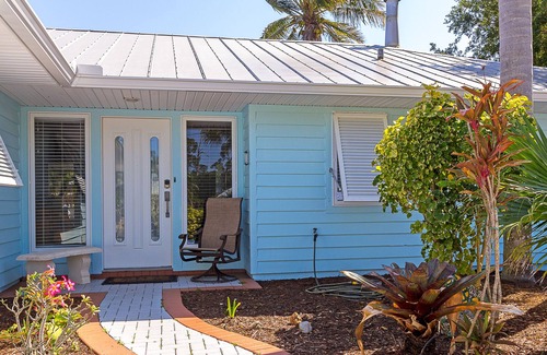 Sebastian House | Breezy canal front home directly off the Indian River