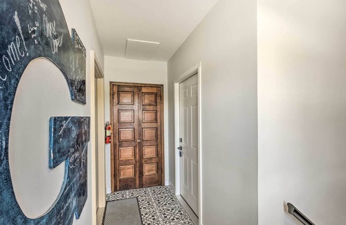 Williams Bay Apartment | Breezy-Chic Apartment - Steps to Geneva Lake!