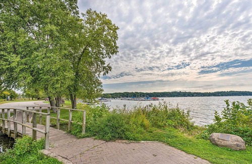Williams Bay Apartment | Breezy-Chic Apartment - Steps to Geneva Lake!