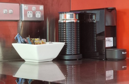 Auckland Central Business District Apartment | Breezy Gem by Victoria Park