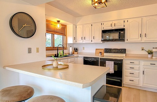 Bemidji Condo | Breezy Hills - Unit 3; Lake Bemidji, King bd, Kayaks, PB Trail!