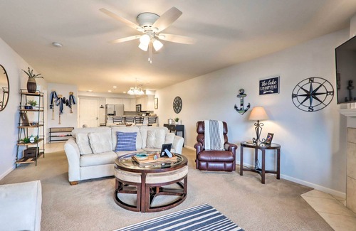Camdenton Condo | Breezy Lakefront Condo w/Balcony & Lake View!