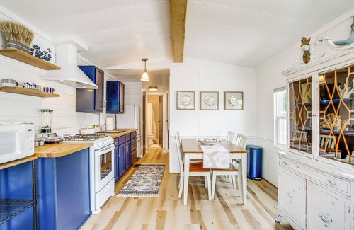 Ocean Pines Cottage | Breezy Ocean Pines Cottage w/Patio & Pool Access!