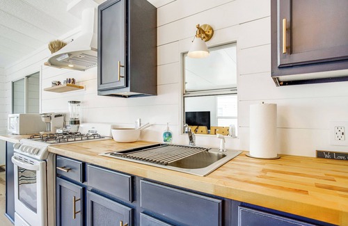 Ocean Pines Cottage | Breezy Ocean Pines Cottage w/Patio & Pool Access!