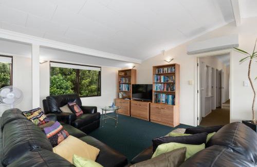 Opua House | Breezy on Broadview - Opua Holiday Home