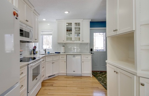 Breezy Point Cabin | Breezy Point Cabin: Deck w/Golf Course Views!