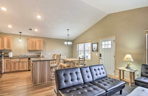 Breezy Point Cottage | Breezy Point Cabin w/Fire Pit - Walk to Lake