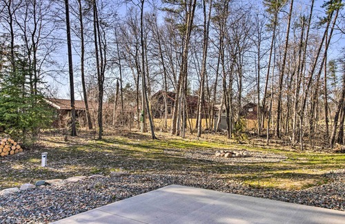 Breezy Point Cottage | Breezy Point Cabin w/Fire Pit - Walk to Lake