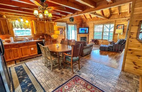 Piney Creek House | Breezy River Mountain Cabin