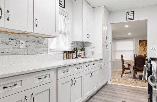 Waukegan House | Breezy Vista by Naval Base