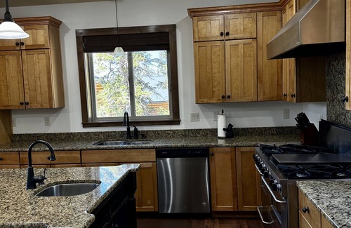 Brian Head Cabin | Brian Head Cabin, 1 min to slopes, skiing, fishing, sleeps 18