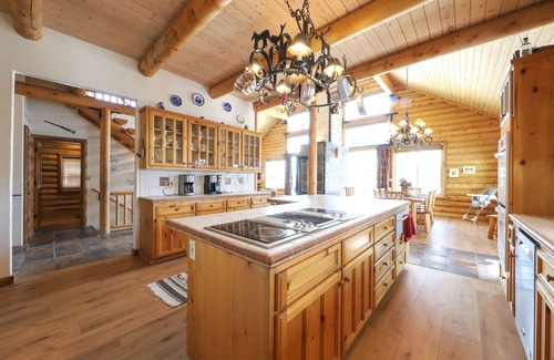 Brian Head Cabin | Brian Head Cabin Minutes from Slopes w/Game Room!