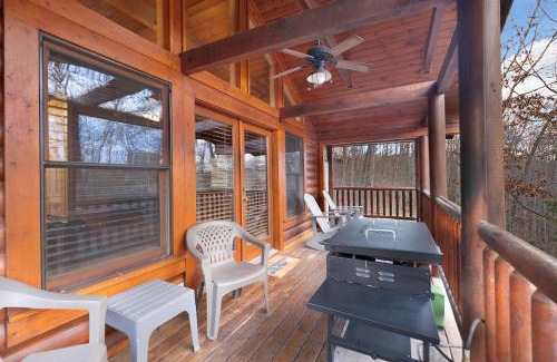 Gatlinburg - Pigeon Forge House | Briar Brook - Private Smoky Mountain Luxury Log Home with 2 Fireplaces, Hot Tub & Community Pool