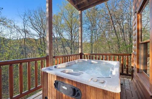 Gatlinburg - Pigeon Forge House | Briar Brook - Private Smoky Mountain Luxury Log Home with 2 Fireplaces, Hot Tub & Community Pool