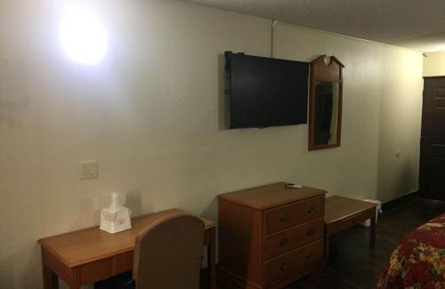 Pine Bluff Hotel | Briarwood Inn