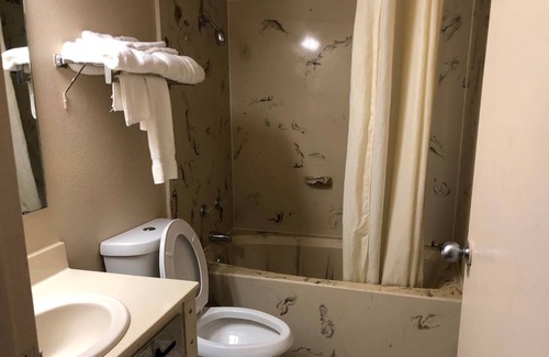 Pine Bluff Hotel | Briarwood Inn