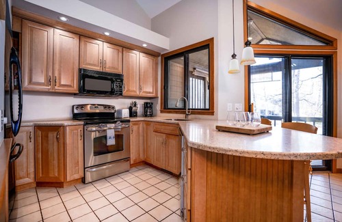 Fontana House | Briarwood Serenity at Abbey Springs – Quiet 4 BDR!