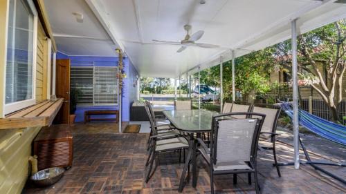 Banksia Beach House | Bribie Beach House, Waterfront directly across the road - Solander Esp, Banksia Beach