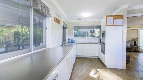 Banksia Beach House | Bribie Beach House, Waterfront directly across the road - Solander Esp, Banksia Beach