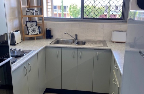 Bongaree Apartment | Bribie Island | Pool & 100 metres to Bongaree Beach and Shops