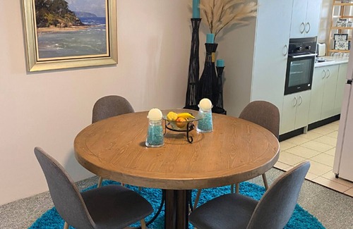 Bongaree Apartment | Bribie Island | Pool & 100 metres to Bongaree Beach and Shops