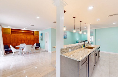 Davis Islands House | Brick beauty with private yard, BBQ, patio, AC, & W/D
