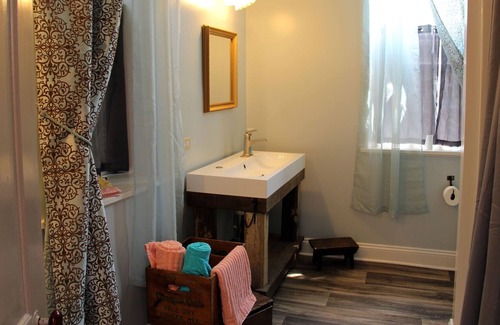 Refton House | Brickhouse Vacation Home - Family Friendly Lancaster County Lodging Sleeps 10
