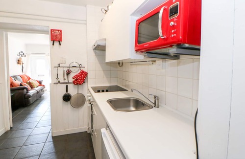 Haltwhistle Cottage | BRIDGE COTTAGE, pet friendly, with a garden in Haltwhistle