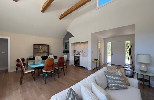 Bridgehampton House | Bridge South Village Gem. Newly Reno'd. Private. Location, Location, Location!