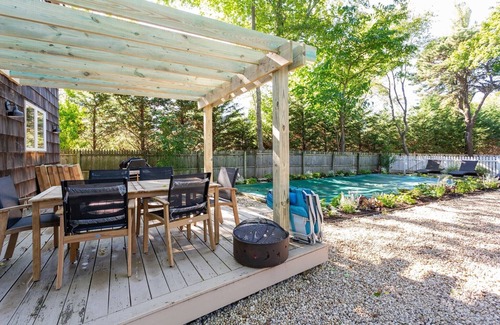 Bridgehampton House | Bridgehampton Classic Shingle 3BR Fireplace Close to All, Beach & Town Center