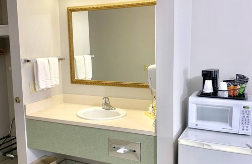 Lincoln Hotel | BridgePointe Inn & Suites by BPhotels, Lincoln I-80/27th St