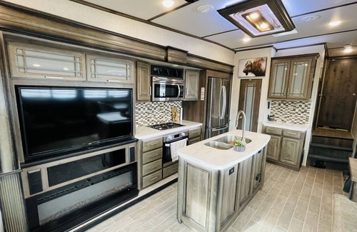 Bozeman House | Bridger Basecamper 2