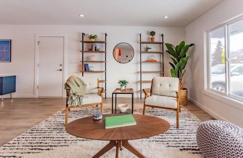 Bozeman House | Bridger Hawk - Mid-Century Classic (NEW)