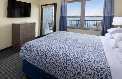 Arnolds Park Hotel | Bridges Bay Resort
