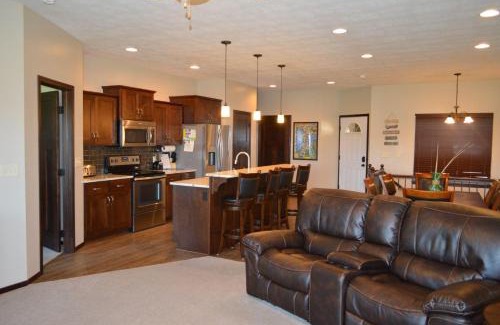 Arnolds Park Villa | Bridges Bay Vacation Cabin 185