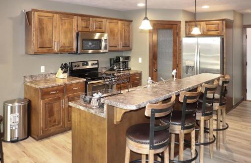 Arnolds Park Villa | Bridges Bay Vacation Cabin 278
