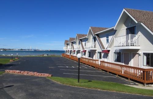 Mackinaw City Hotel | Bridgeview Motel