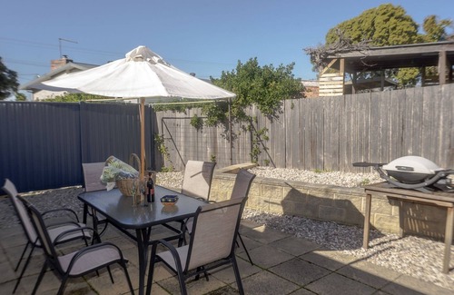 Bridport Apartment | Bridport Old Pier Apartments fully self contained 1-6. Pet friendly on request