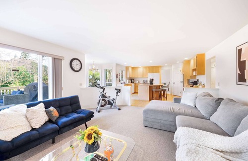 Brier House | Brier 5BR Retreat w/Pool Table, Deck, Central AC
