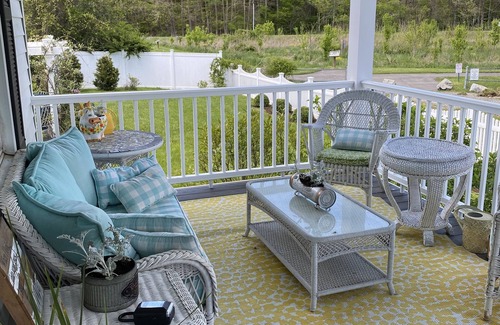 White Sulphur Springs House | BrierGate Cottage - Max number of Adults 4