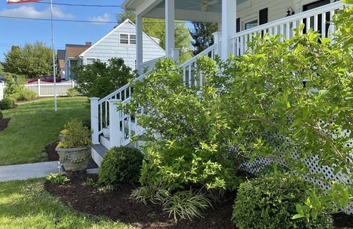White Sulphur Springs House | BrierGate Cottage - Max number of Adults 4