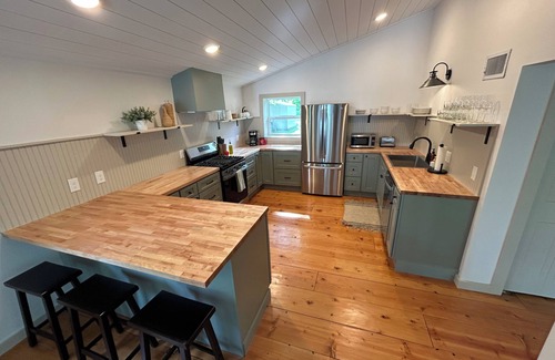 Clear Lake Cabin | Briggs Lake Waterfront Cabin - Ice fishing, snowmobiling, fall colors on lake