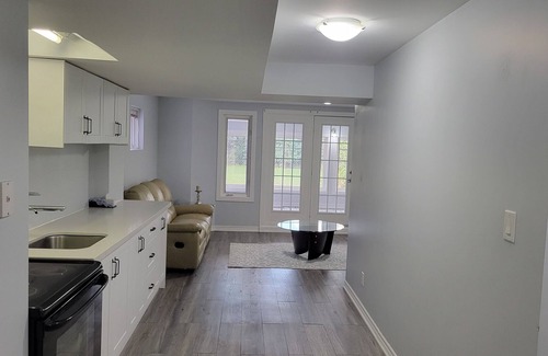 Newmarket Apartment | Bright 1-bedroom Walk-Out basement apartment