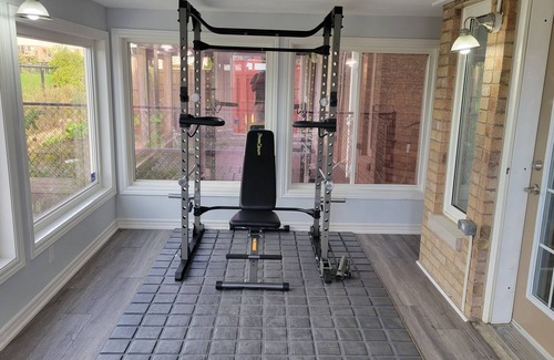Newmarket Apartment | Bright 1-bedroom Walk-Out basement apartment
