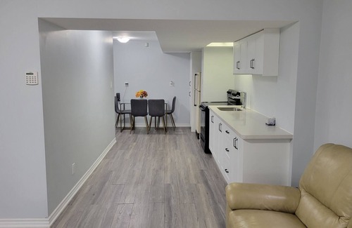 Newmarket Apartment | Bright 1-bedroom Walk-Out basement apartment