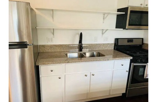 Castro Valley Apartment | Bright 1 BR w/AC, Free Parking, Washr/Dryr