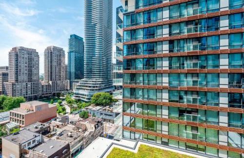 Church and Wellesley Apartment | Bright 1BD & Den in Downtown Toronto