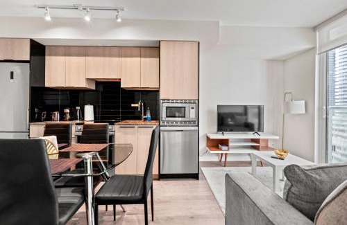 Church and Wellesley Apartment | Bright 1BD & Den in Downtown Toronto