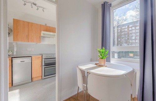 St Luke's Apartment | Bright 1BD Flat with Private Balcony, Old Street