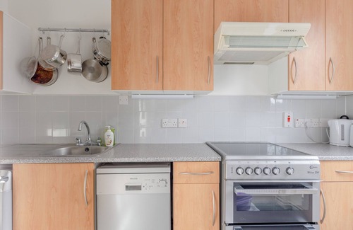 St Luke's Apartment | Bright 1BD Flat with Private Balcony, Old Street